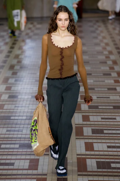 Look 14